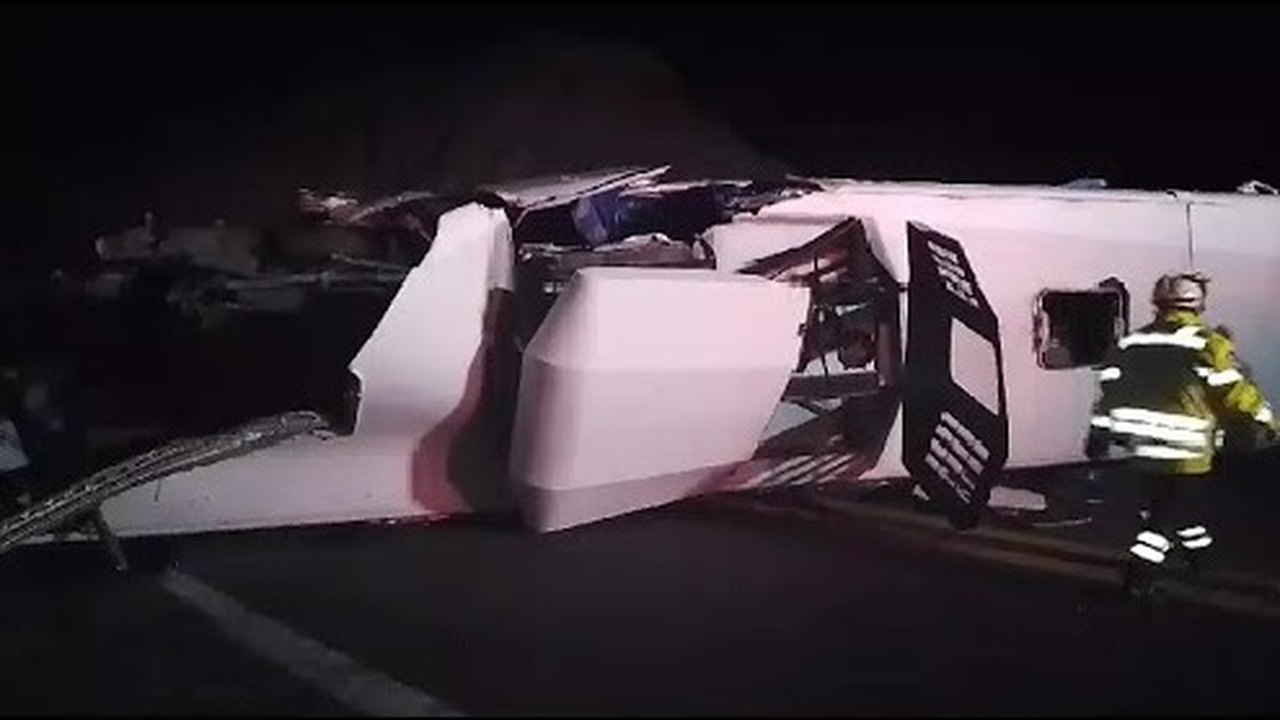 Acidente com ônibus que levava migrantes venezuelanos mata 16 no México; vídeo