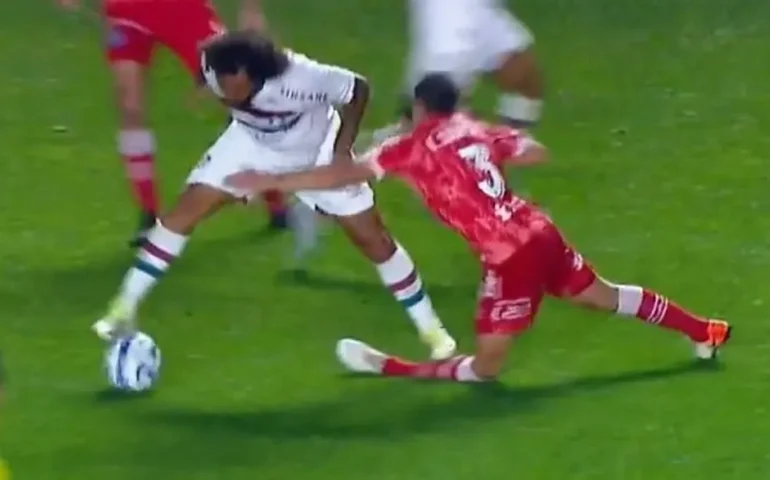 Zagueiro que sofreu grave lesão em lance com Marcelo passa por cirurgia na Argentina