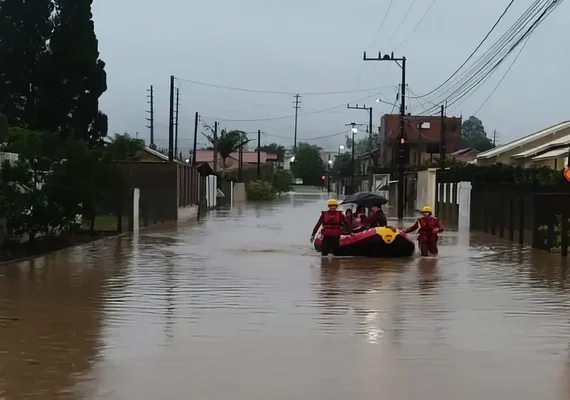 Deslizamentos em Ipatinga deixam pelo menos cinco mortos