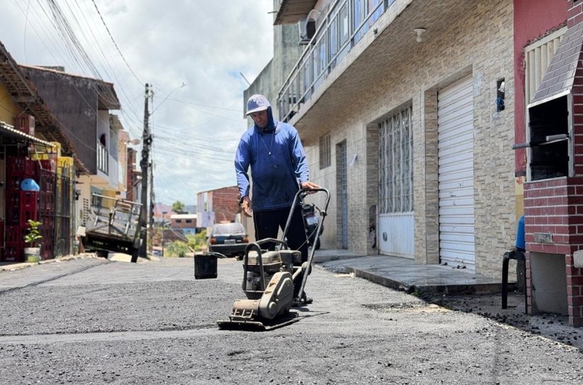 Operação Tapa-Buraco avança com recapeamento de nove ruas no bairro São Jorge