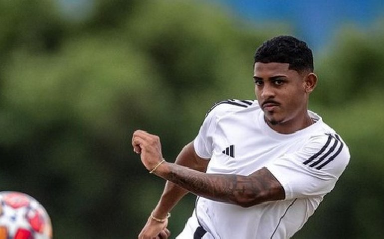 John Kennedy diz que não estava em 'festinha', mas pede desculpas 'por erros' no Fluminense
