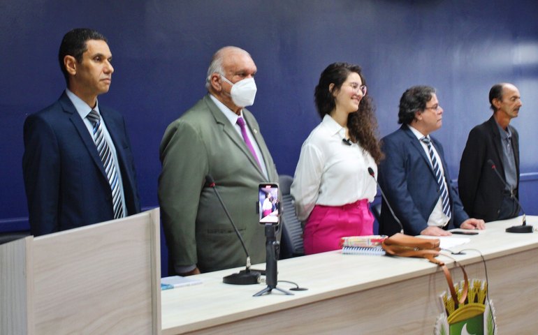 Teca Nelma faz entrega de homenagens para personalidades de Maceió