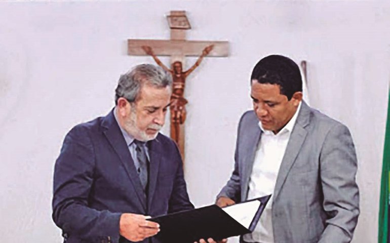 Depois de levar &#8220;lero&#8221;, Câmara suspende sessões e vai ter que explicar aumento na Justiça