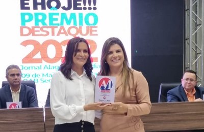 Pela segunda vez, prefeita Marcela Gomes é agraciada com o Prêmio Destaque 2022 por sua gestão em Novo Lino  P