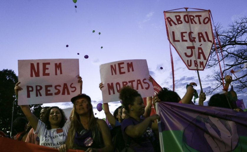 Legalização do aborto volta ao debate público com julgamento no STF