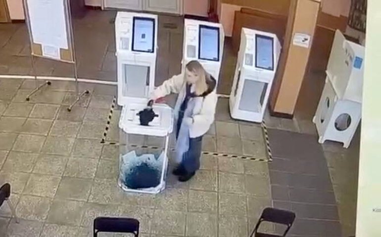 Bomba, fogo e coquetel molotov: Centros de votação na Rússia são atacados em primeiro dia de eleições presidenciais