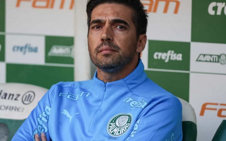 Abel pede paciência com Vitor Roque e ignora tabela: 'O importante é andar no G-4'