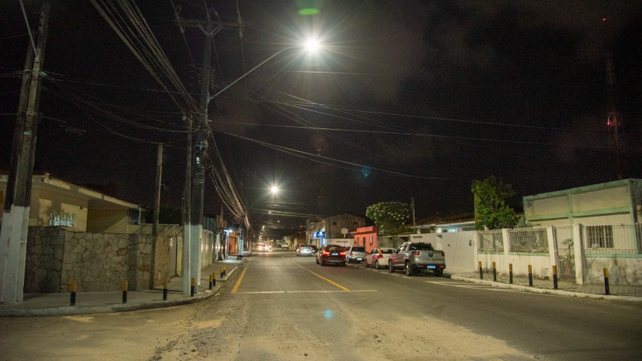 Via principal do Santo Eduardo ganha iluminação em LED
