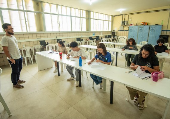 Quarenta e oito escolas estaduais participam das provas da Olimpíada Alagoana de Química