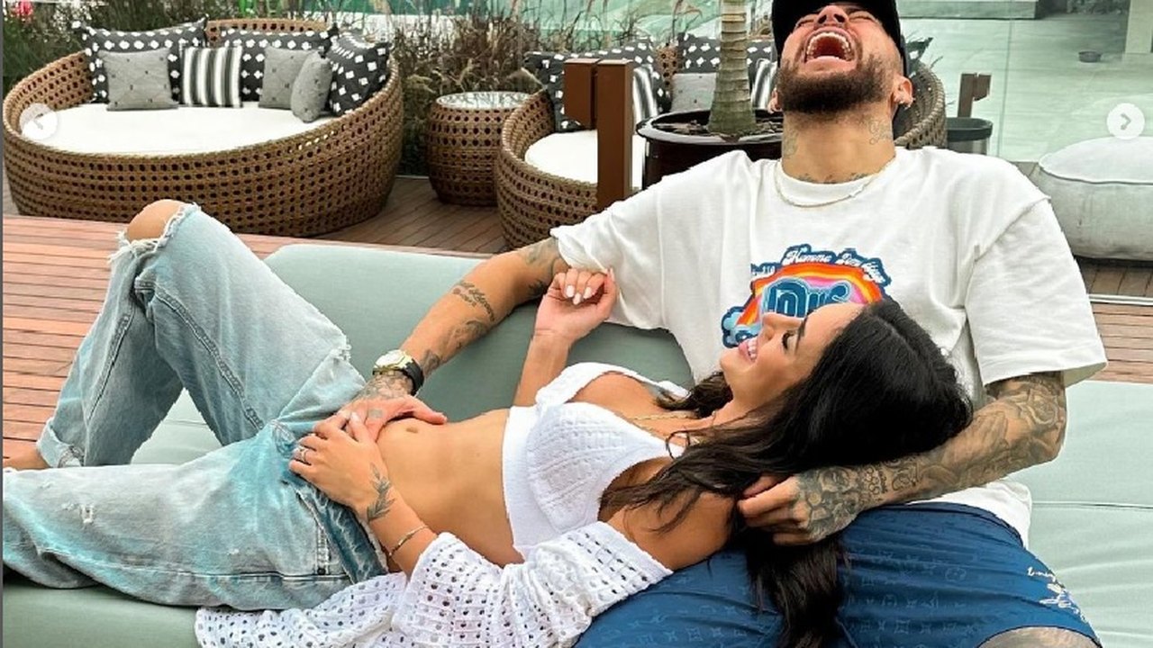 Bruna Biancardi e 'parças' de Neymar jantam em restaurante saudita de chef-celebridade da 'carne de ouro'; veja fotos