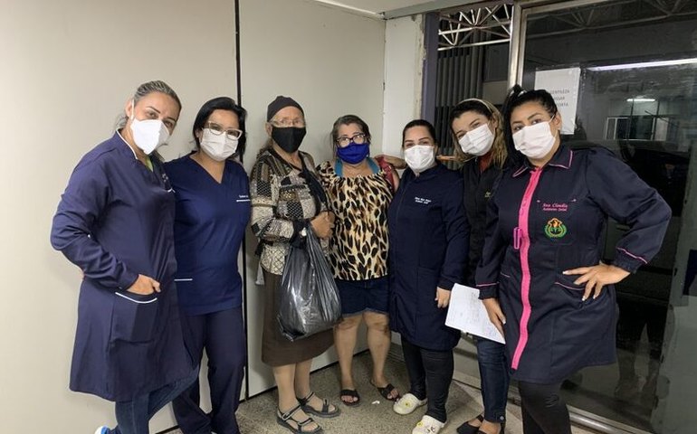 HGE: Assistentes sociais promovem reencontro de família com idosa que estava perdida em Maceió