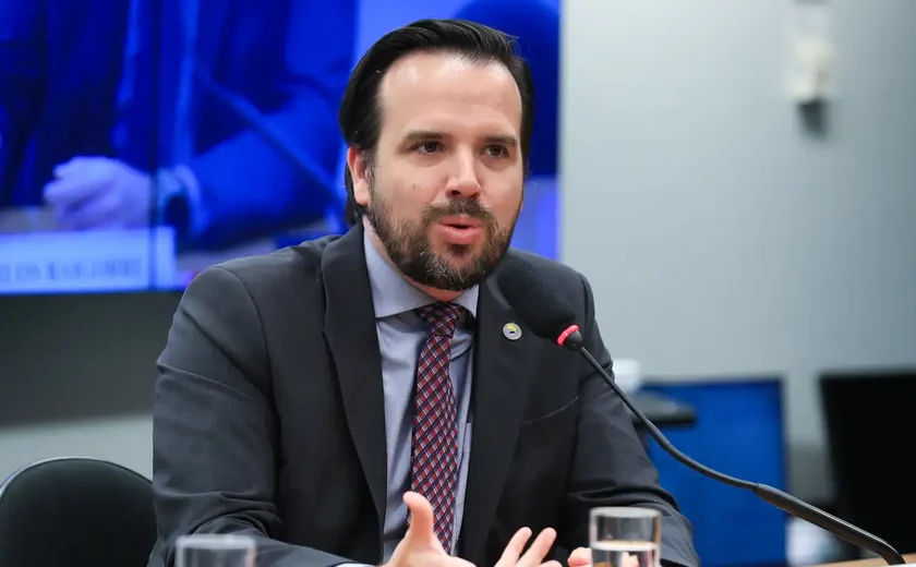 Presidente da Anatel diz que falta soberania do Estado na internet