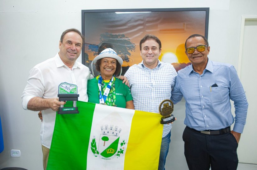 Prefeito Luciano parabeniza a ultramaratonista Carminha por novas conquistas para Arapiraca