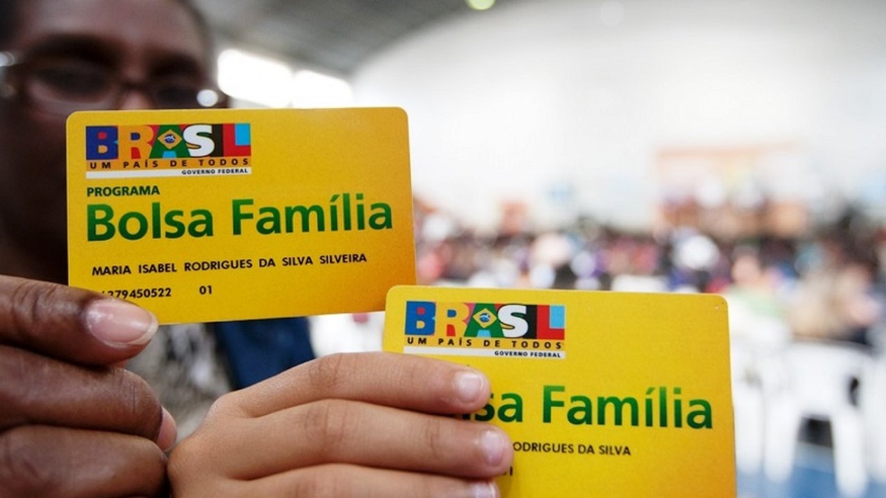 Alta do IOF não resolve Bolsa Família e tem tom eleitoreiro, dizem economistas