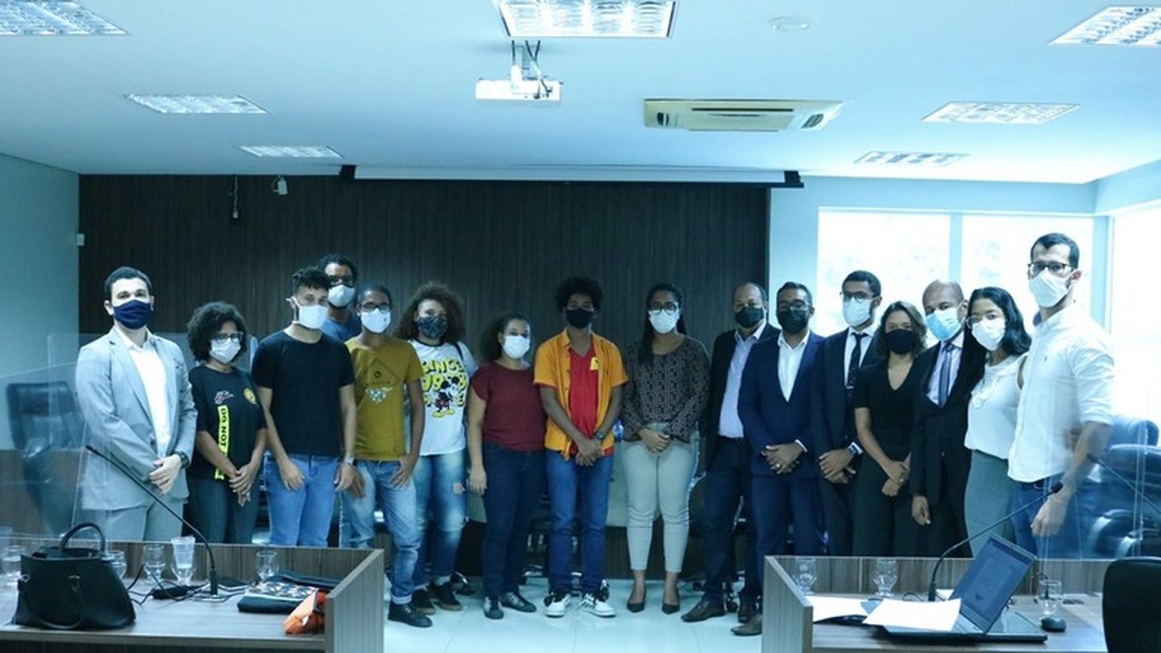 OAB-AL recebe estudantes UFAL que relatam serem vítimas de racismo e agressões dentro da residência universitária