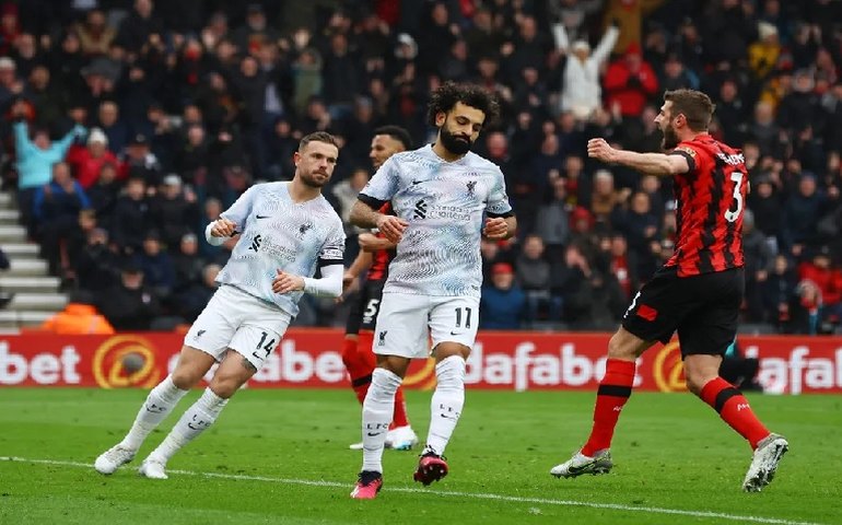 Salah isola pênalti e Liverpool perde para lanterna Bournemouth no Inglês
