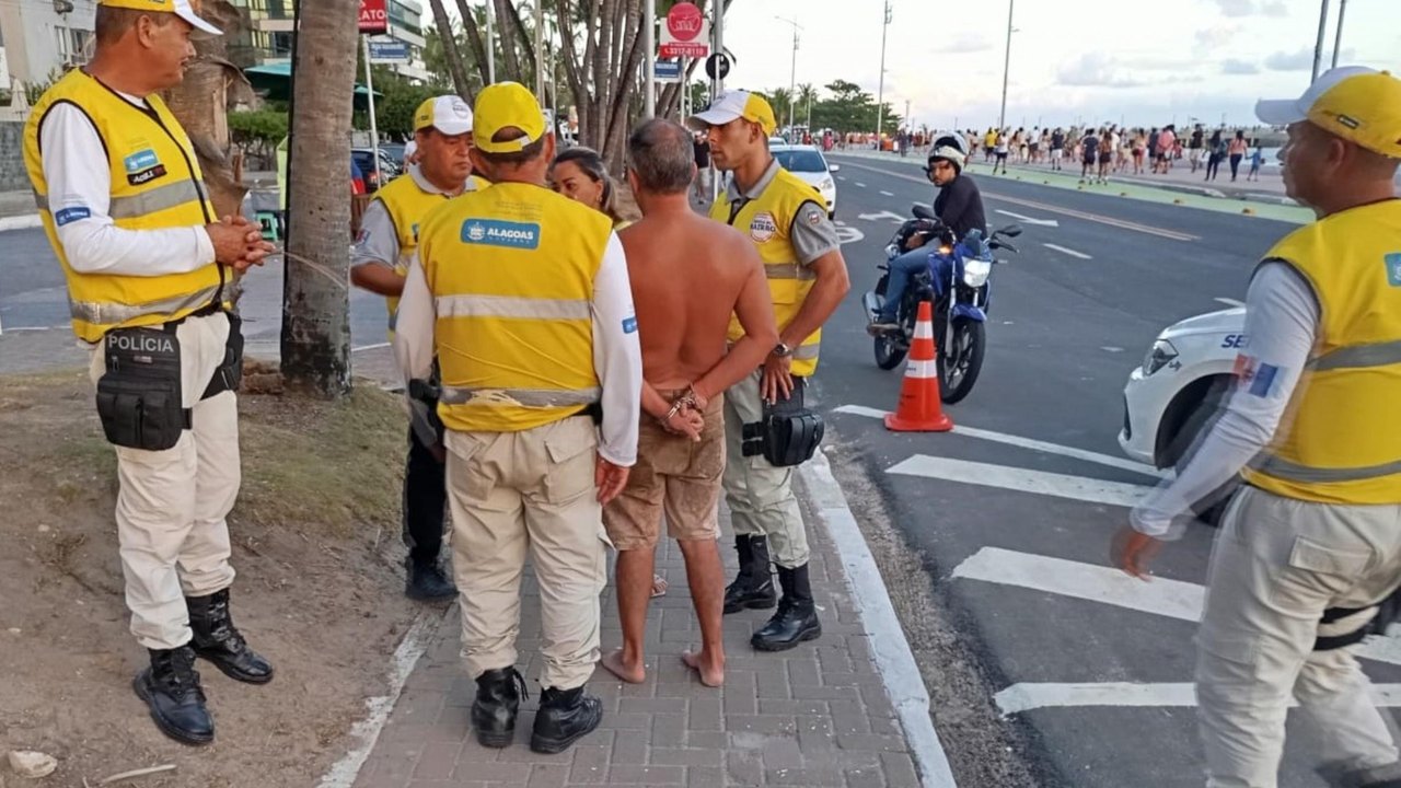 Ronda no Bairro prende homem por desacato na Ponta Verde