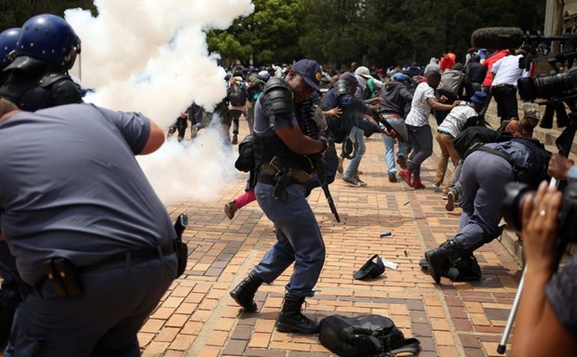 Estudantes entram em confronto com polícia na África do Sul