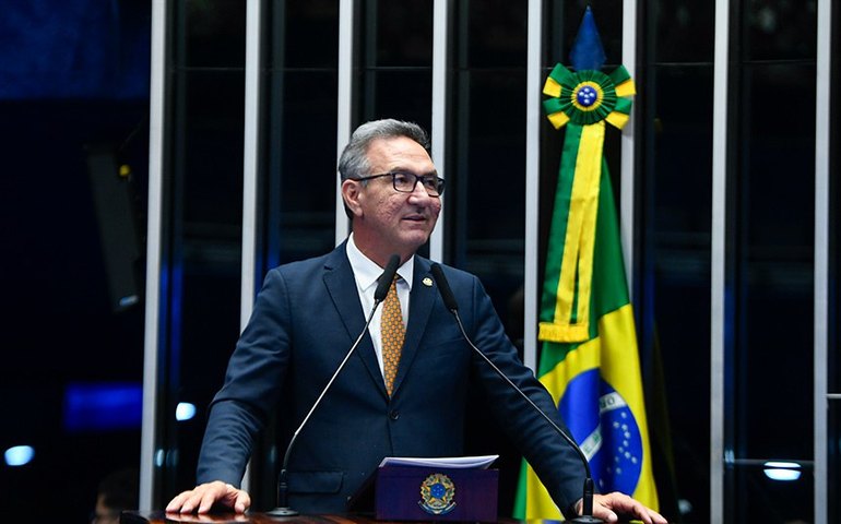 Lucas Barreto critica reajuste da conta de energia no Amapá