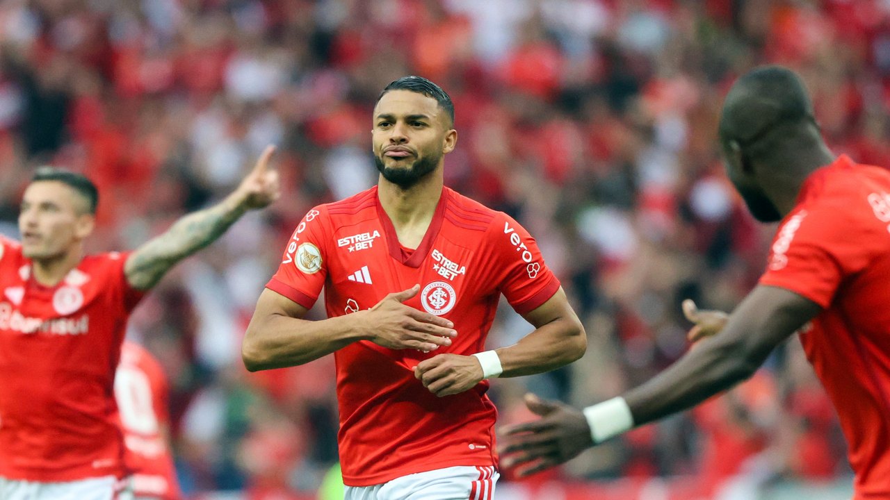 Internacional se reabilita de eliminação na Libertadores com vitória por 3 a 2 sobre o Grêmio