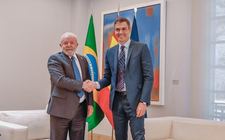 Lula confirma viagem à Espanha após conversa com Pedro Sánchez