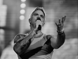 Robbie Williams revela diagnóstico de autismo aos 52 anos