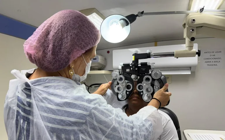 Visão renovada: trabalhadores do comércio recebem consultas e óculos gratuitos em ação do Sesc Alagoas