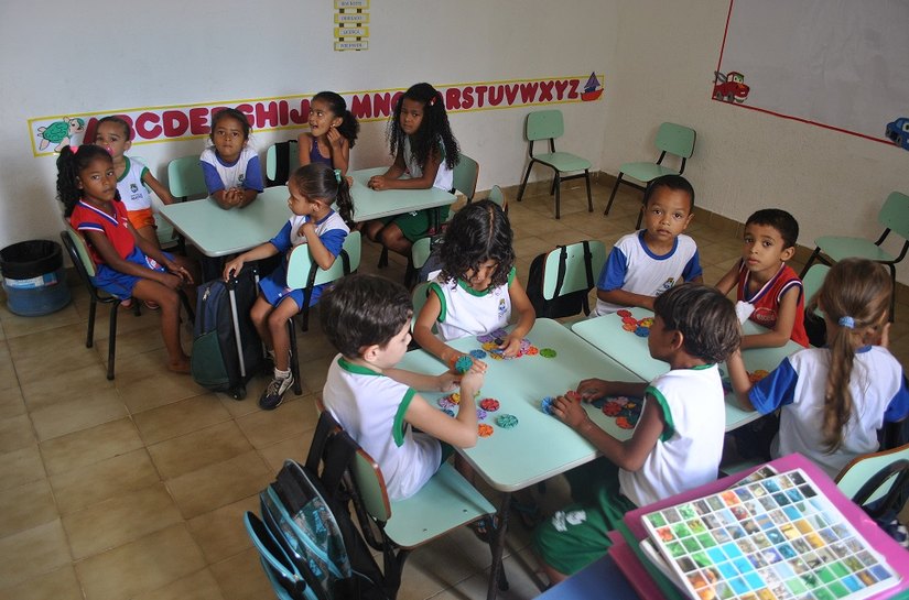Alunos voltam às aulas nas escolas da rede municipal