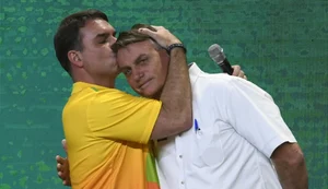 Flávio e jair bolsonaro.Fonte: Internet