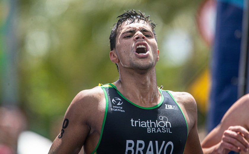 Atleta brasileiro, Antonio Bravo, vence o Mundial Universitário de Triathlon em Maceió