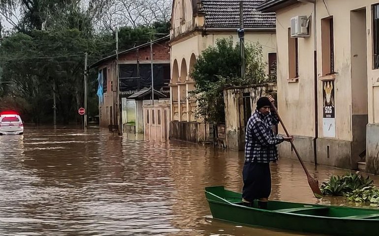 Projeto reconhece estado de calamidade e suspende regras de responsabilidade fiscal no RS