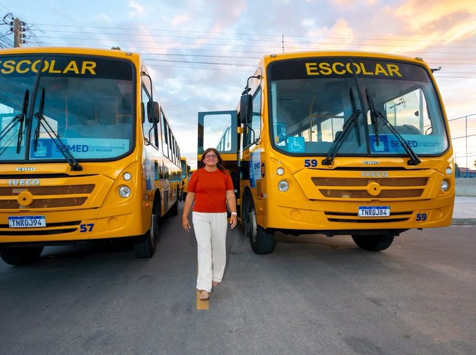Prefeita Ziane Costa consolida avanço na educação com entrega de frota e novos equipamentos para a educação