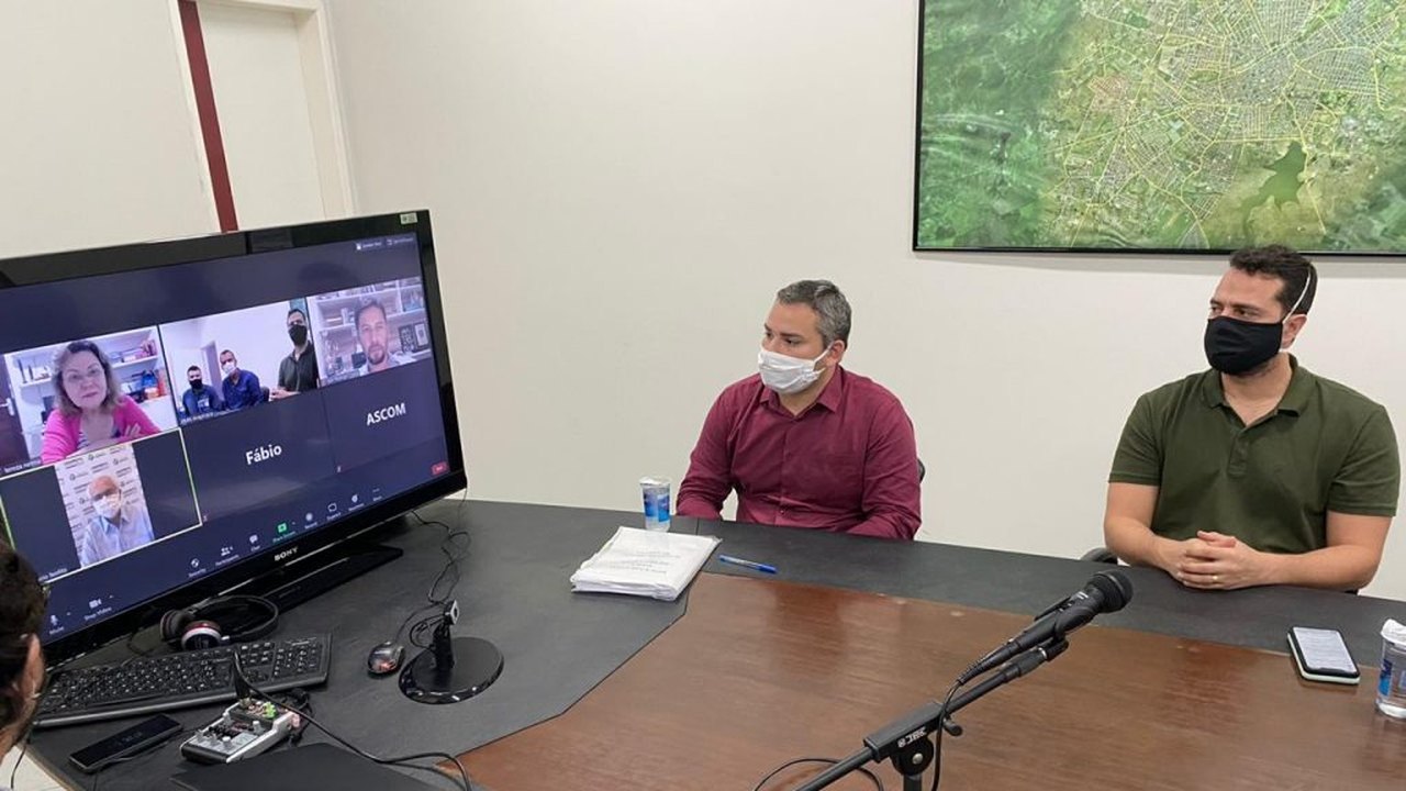 Prefeito participa de videoconferência sobre a construção do hospital de amor em Arapiraca
