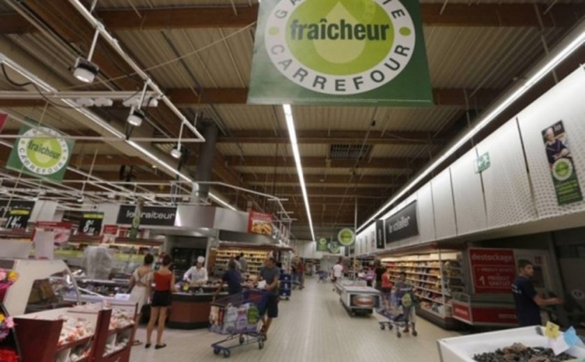 Grandes supermercados franceses são proibidos de jogar alimentos fora