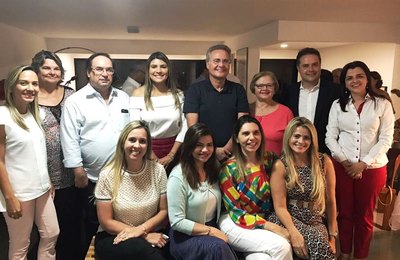 Renans, pai e filho, se reúnem com prefeitas do PMDB  