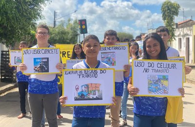 Passeata do “Projeto Educa” promove conscientização sobre educação no trânsito em Arapiraca