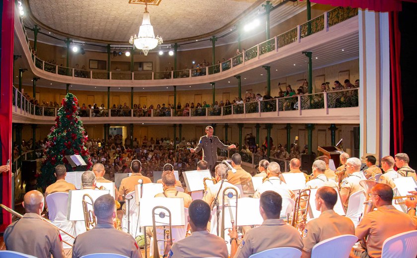 Banda da PM embala o público em apresentação de Concerto Natalino no Teatro Deodoro