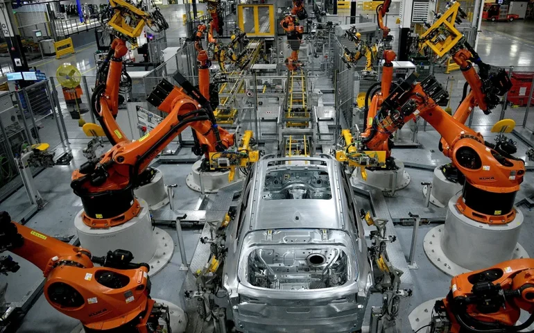 Encomendas à indústria nos EUA sobem 5% em julho ante junho