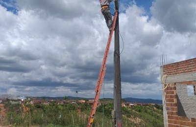 Prefeitura de Santana do Mundaú atende dezenas de solicitações para reposição de lâmpadas