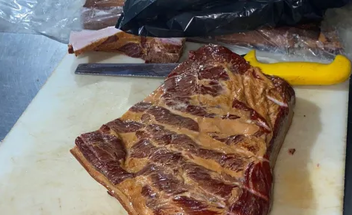 Fiscalização apreendeu carne bovina e bacon estragado Fiscalização apreendeu carne bovina e bacon estragado