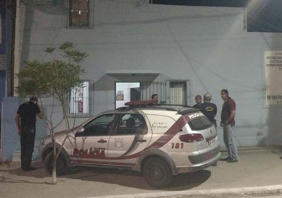 Polícia abre inquérito para apurar morte após homem esbarrar em mesa de churrasquinho