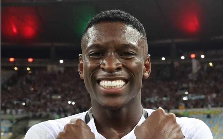 Luiz Henrique passa mal após classificação do Botafogo na Libertadores e vai parar no hospital