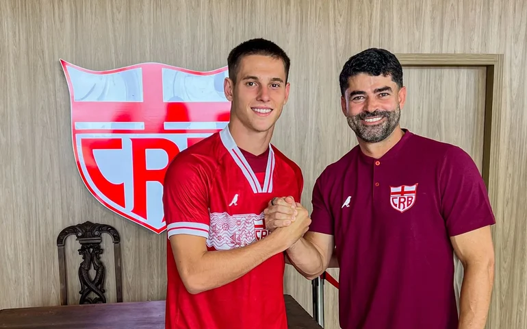 Meia Guilherme Estrella é oficialmente apresentado no CT Ninho do Galo