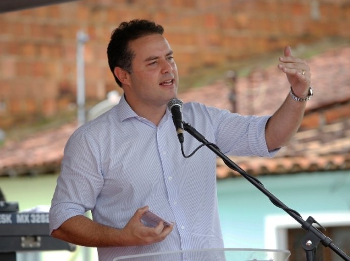 Governador Renan Filho garante primeira parcela do reajuste já na folha de junho