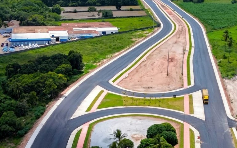 Novo binário de Arapiraca recebe sinalização e mobiliários urbanos