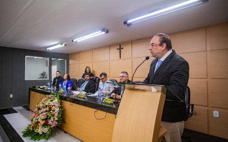 Prefeito Luciano parabeniza a Câmara de Vereadores e destaca trabalho de Salete Amorim e Arestides Minervino