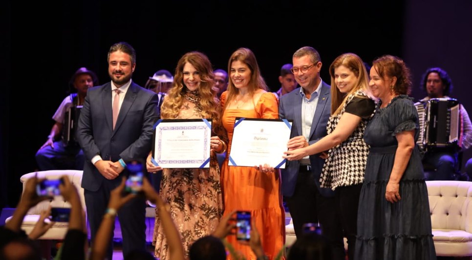 Cantora Elba Ramalho recebe título de cidadã sergipana