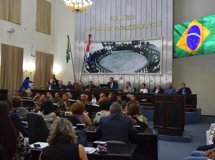 Sessão especial na ALE lembra os 10 anos de falecimento da major enfermeira Elza Cansanção