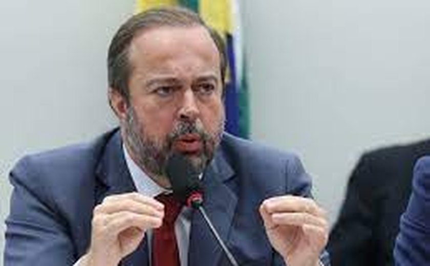 Governo espera que Petrobras cumpra rigorosamente plano de investimento, diz Silveira