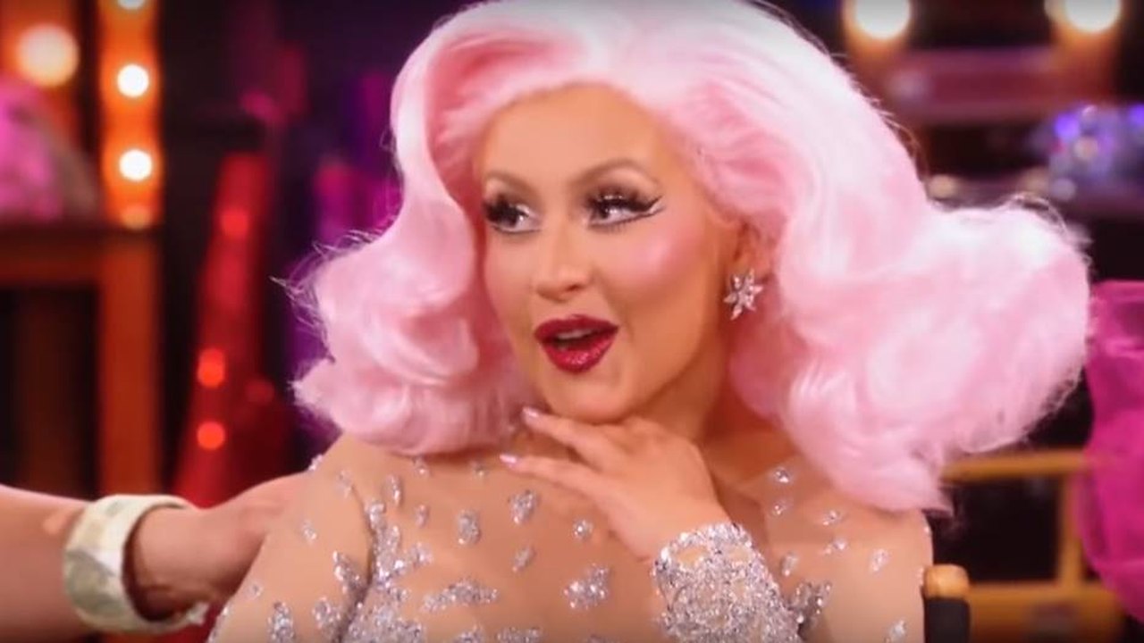 Christina Aguilera aparece sem maquiagem em capa de revista